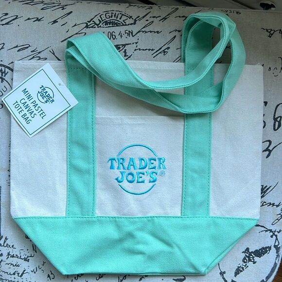 Trader Joe’s Pastel Canvas Tote Bag Set - Green - Picture 1 of 9